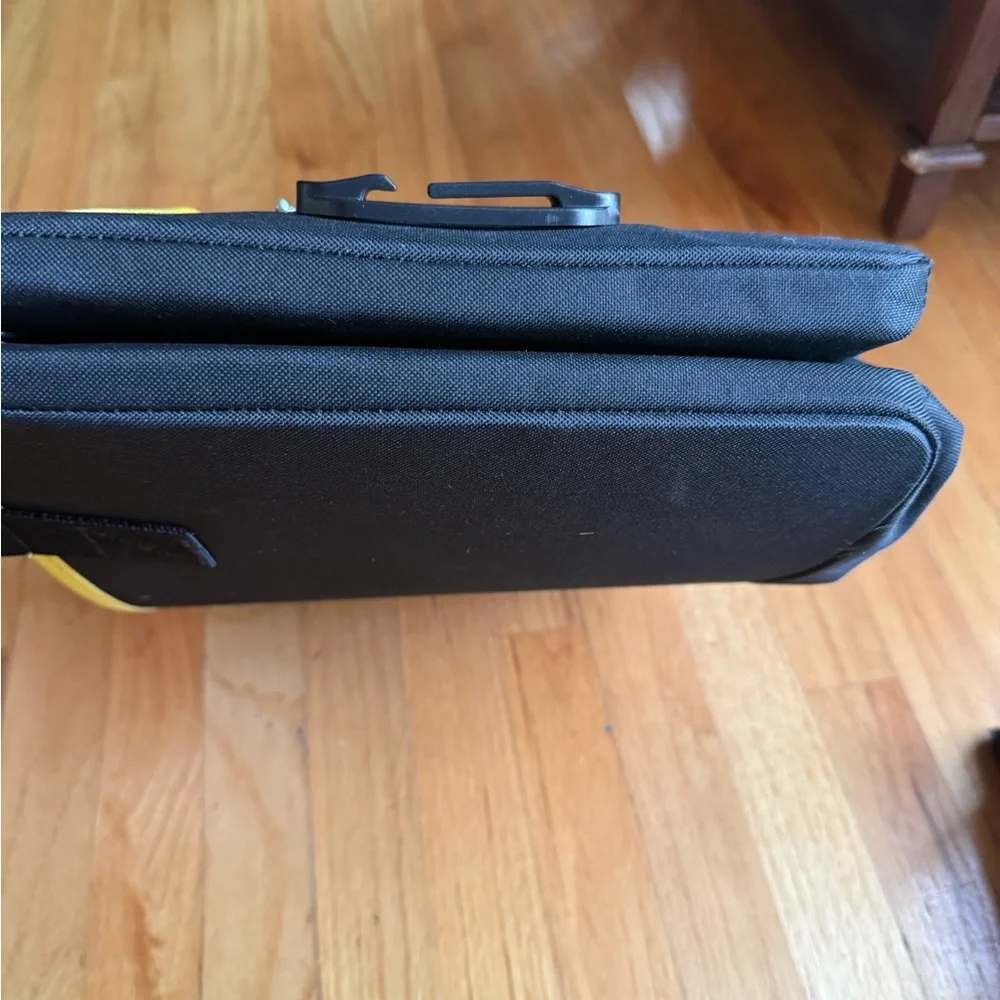 Premium Black Pet Car Seat Carrier like new